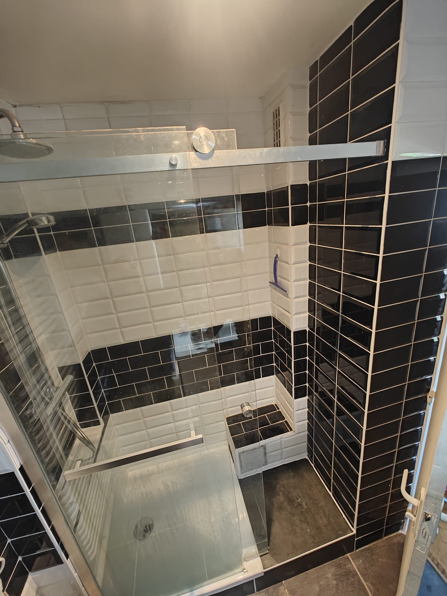 Reprise carrelage salle de bains après remplacement colonne fonte